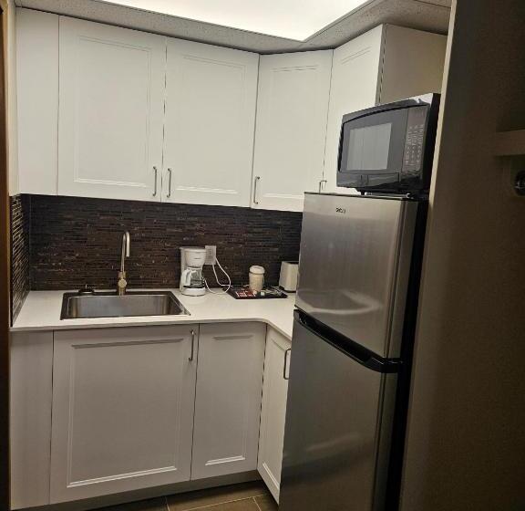 جناح, Super 8 By Wyndham Spruce Grove