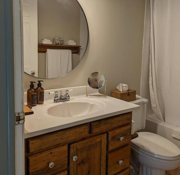 غرفة قياسية, The Cooper S Inn