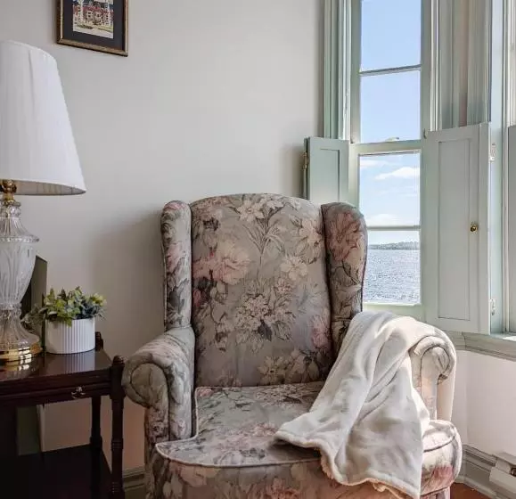 Deluxe-sviitti, The Cooper S Inn