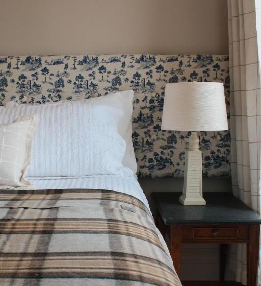 غرفة قياسية, The Cooper S Inn