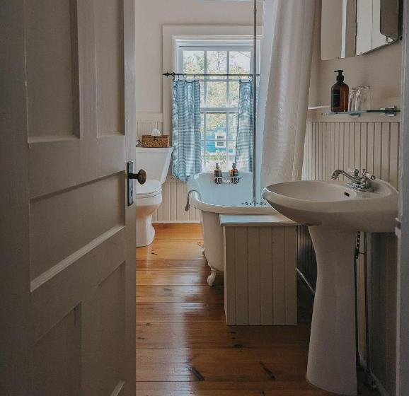 غرفة سوبيريور, The Cooper S Inn