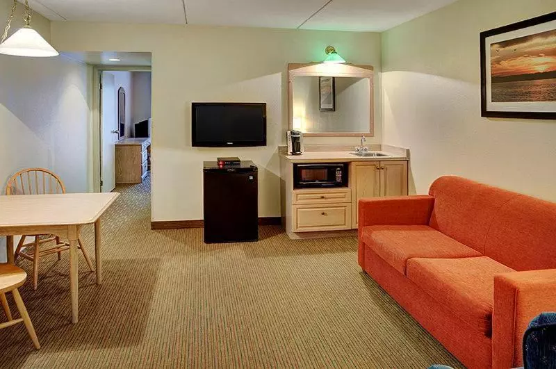 اتاق استاندارد با تخت بزرگ, Thompson's Best Value Inn & Suites