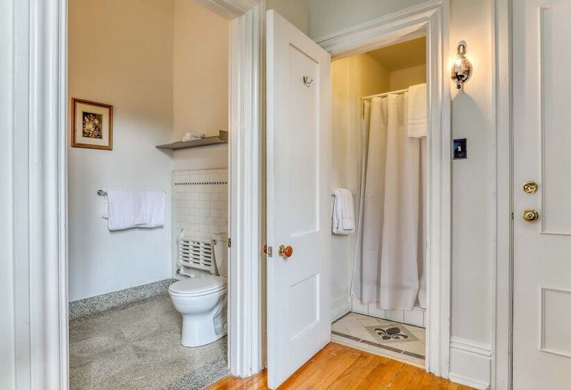 스탠다드 룸 더블 침대, Hochelaga Inn