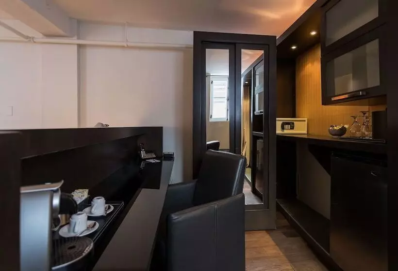 Junior Suite, Le Priori