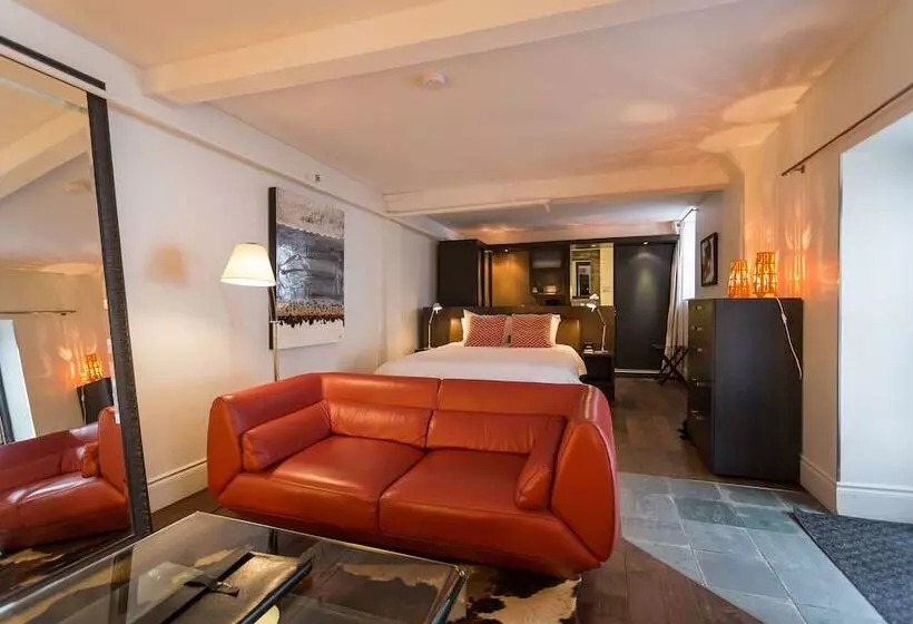 Junior Suite, Le Priori