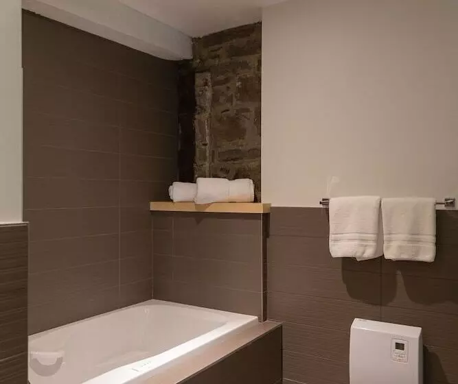 Junior Suite, Le Priori