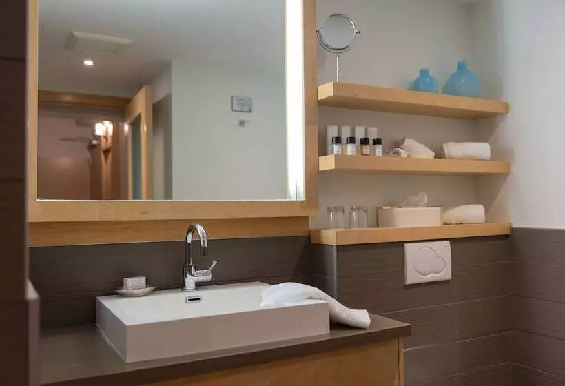 Junior Suite, Le Priori