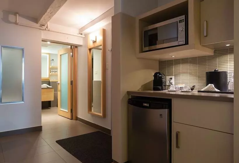 Junior Suite, Le Priori