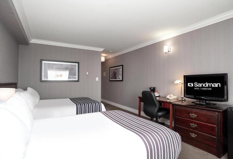 带2个双人床的标准工作室, Sandman Hotel Saskatoon