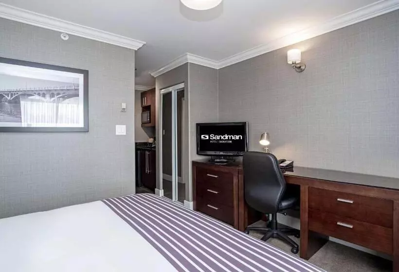 キングサイズベッドのスイートルーム, Sandman Hotel Saskatoon