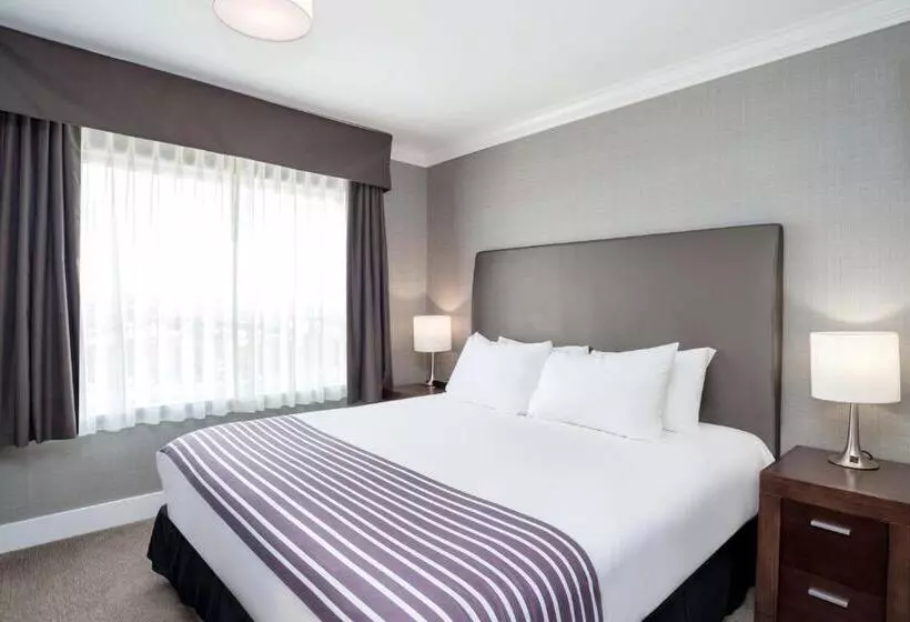 キングサイズベッドのスイートルーム, Sandman Hotel Saskatoon