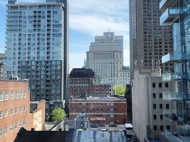 Номер Superior, Novotel Montreal Center