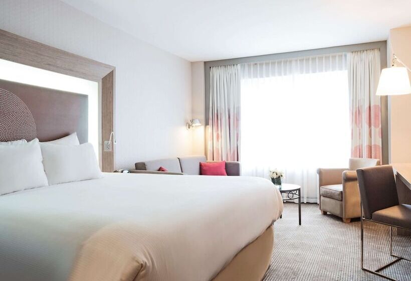 Номер Superior, Novotel Montreal Center