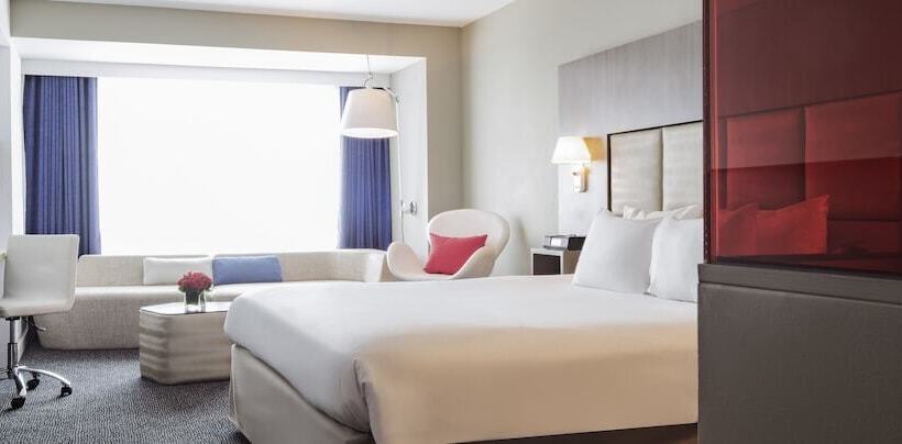 Номер Superior, Novotel Montreal Center