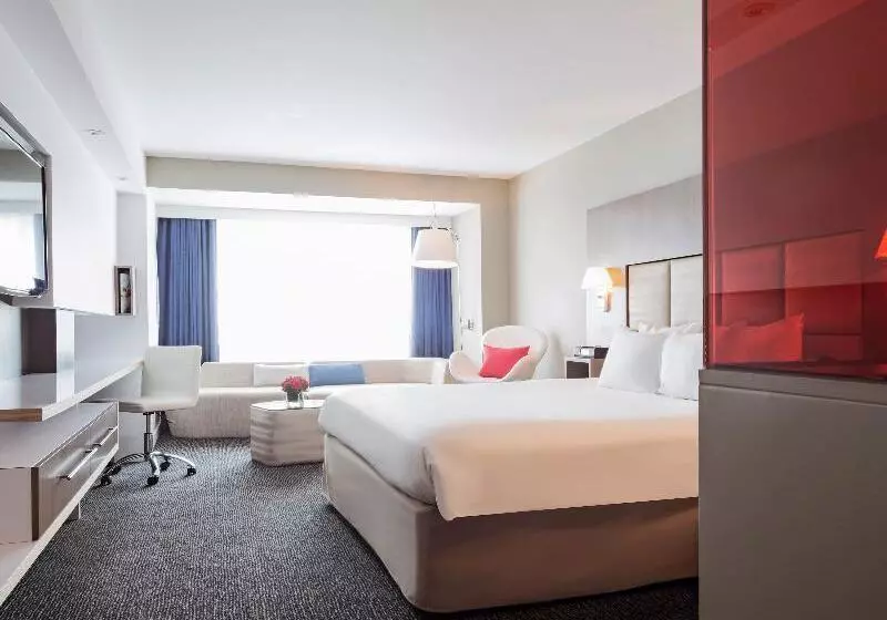 اتاق اجرایی با تخت بزرگ, Novotel Montreal Center