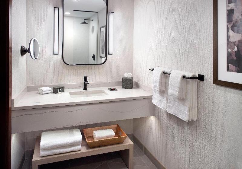 Номер Superior, Novotel Montreal Center