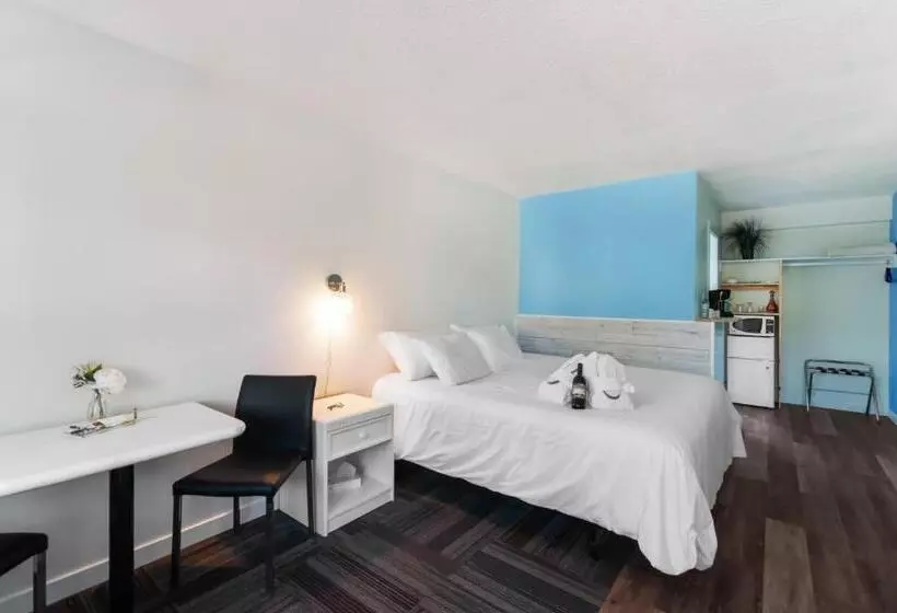 キングサイズベッドのスタンダードルーム, Okanagan Lakefront Resort
