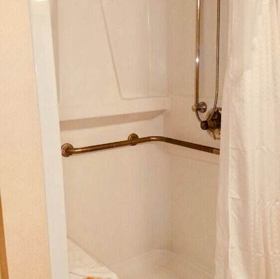 장애인을 위한 스위트, Holiday Inn Osoyoos