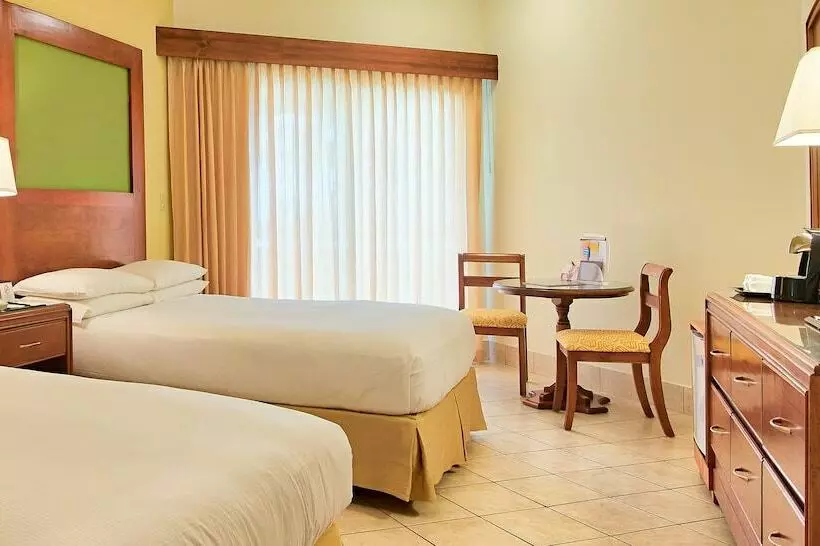 اتاق استاندارد با 2 تخت دوبل, Fiesta Resort Central Pacific   All Inclusive