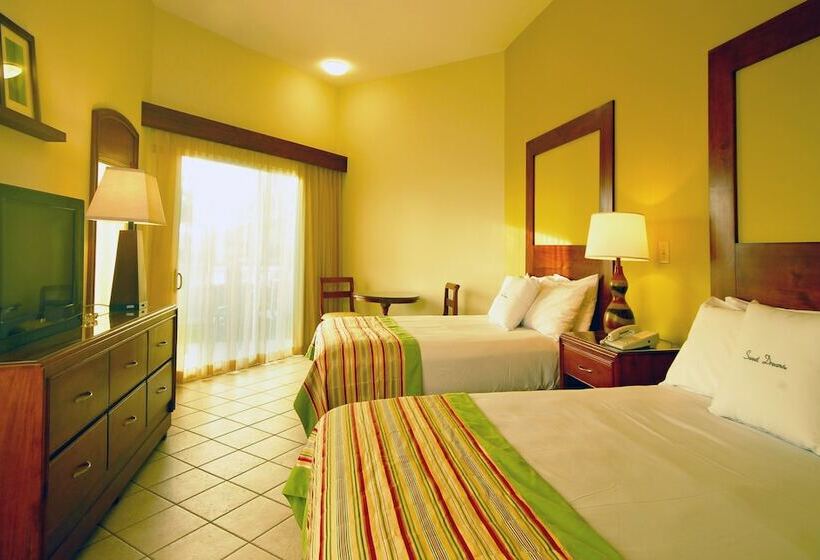 Номер Стандарт 2 Двуспальные Кровати, Fiesta Resort Central Pacific   All Inclusive