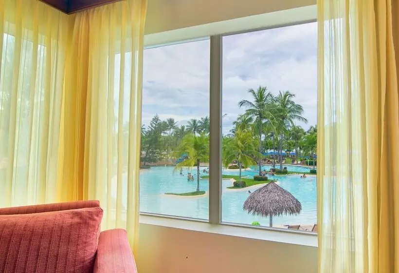 سوییت جونیور با چشم‌انداز استخر, Fiesta Resort Central Pacific   All Inclusive