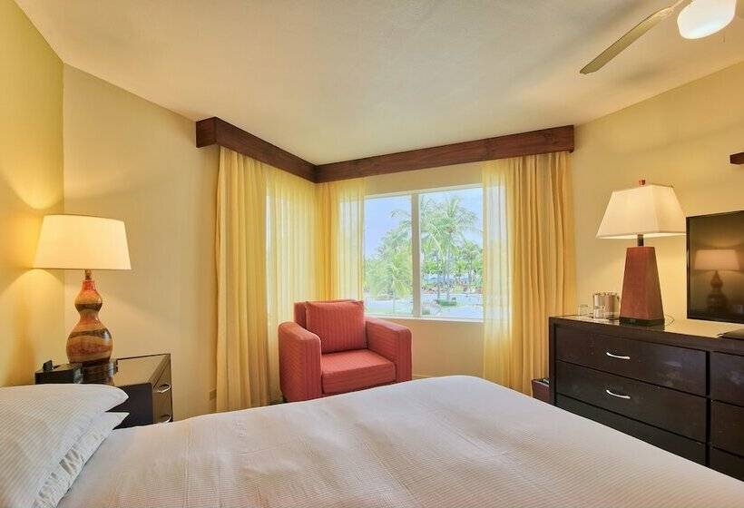 سوییت جونیور با چشم‌انداز استخر, Fiesta Resort Central Pacific   All Inclusive