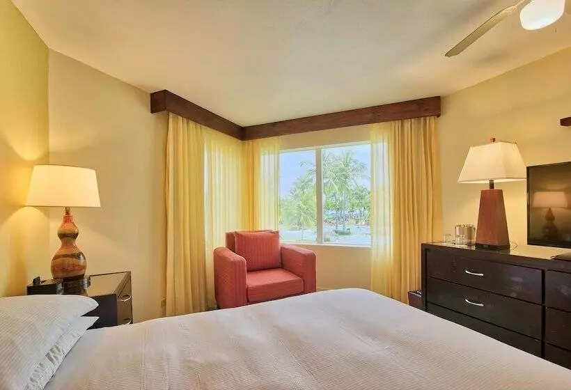 سوییت جونیور با چشم‌انداز استخر, Fiesta Resort Central Pacific   All Inclusive
