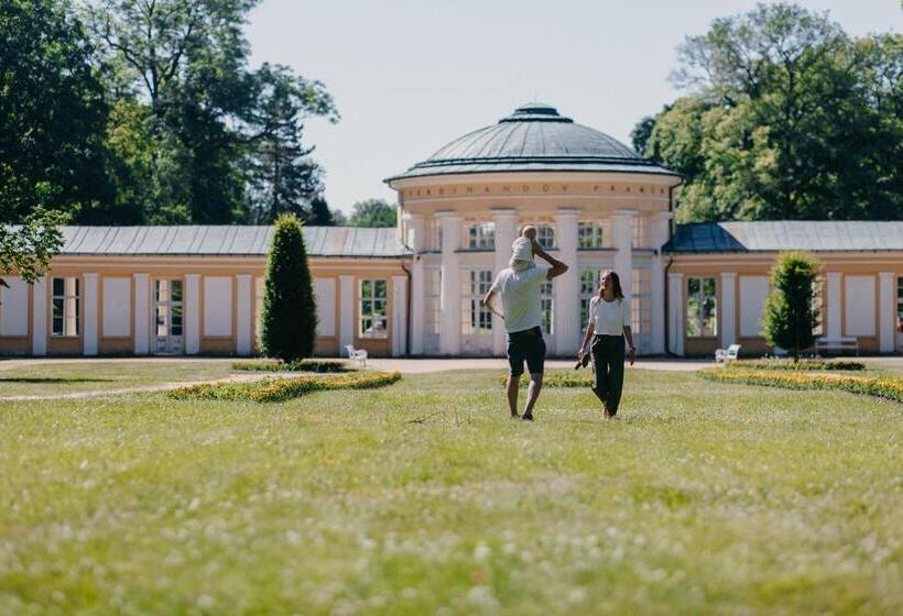 Трехместный Номер Классика, Orea Spa Hotel Cristal