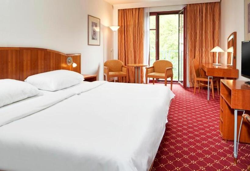 Трехместный Номер Классика, Orea Spa Hotel Cristal