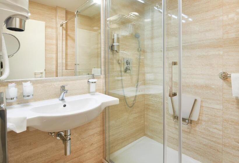 Трехместный Номер Классика, Orea Spa Hotel Cristal