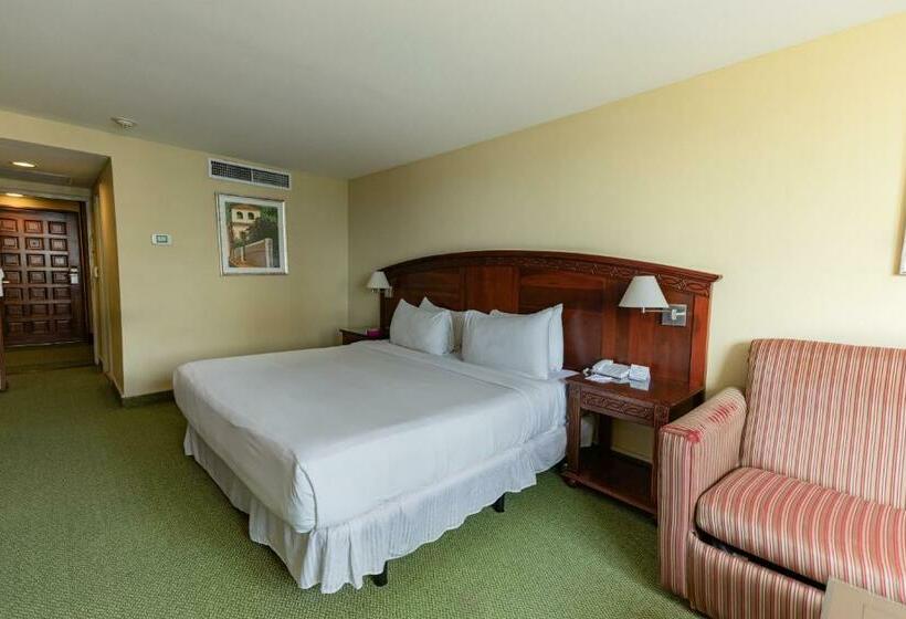 اتاق اجرایی, Dominican Fiesta