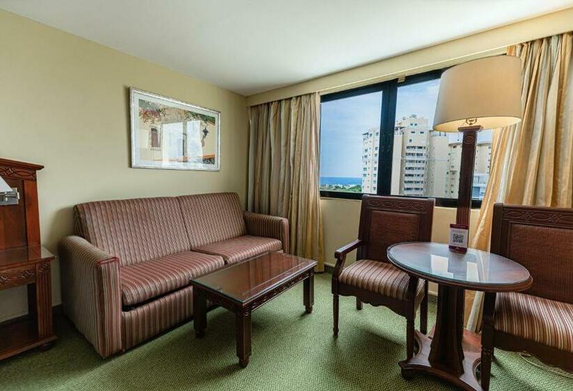 اتاق اجرایی, Dominican Fiesta