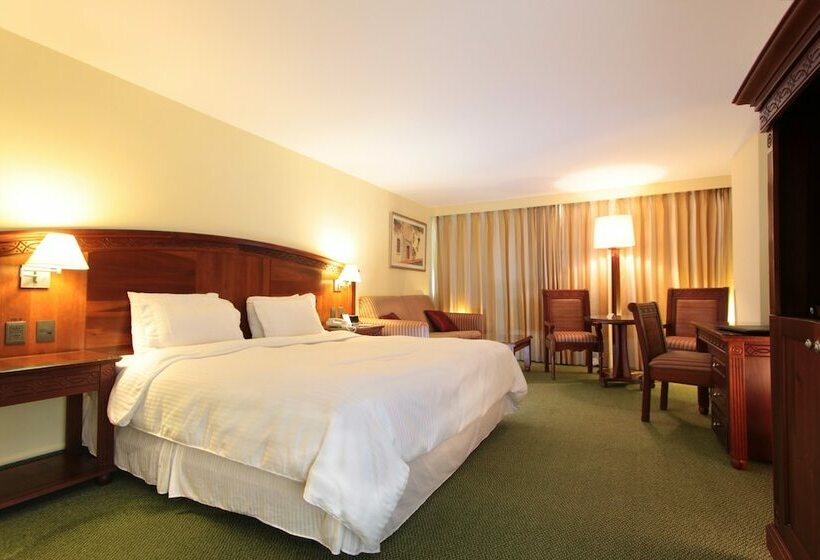 اتاق اجرایی, Dominican Fiesta