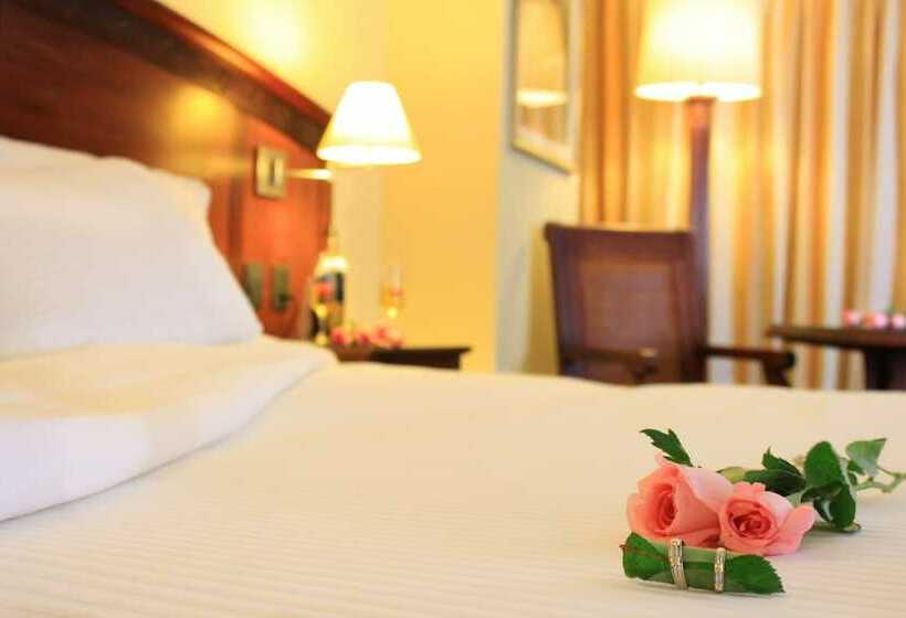 اتاق اجرایی, Dominican Fiesta