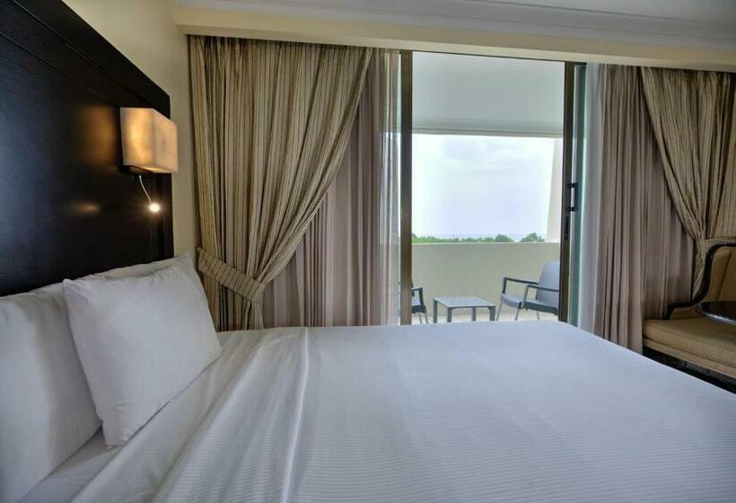 اتاق لوکس با چشمانداز شهر, Dominican Fiesta