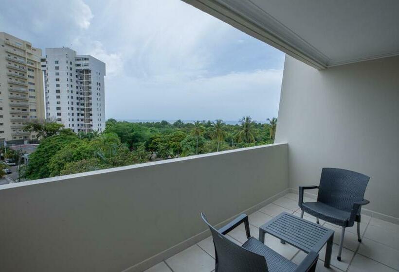 اتاق لوکس با چشمانداز شهر, Dominican Fiesta