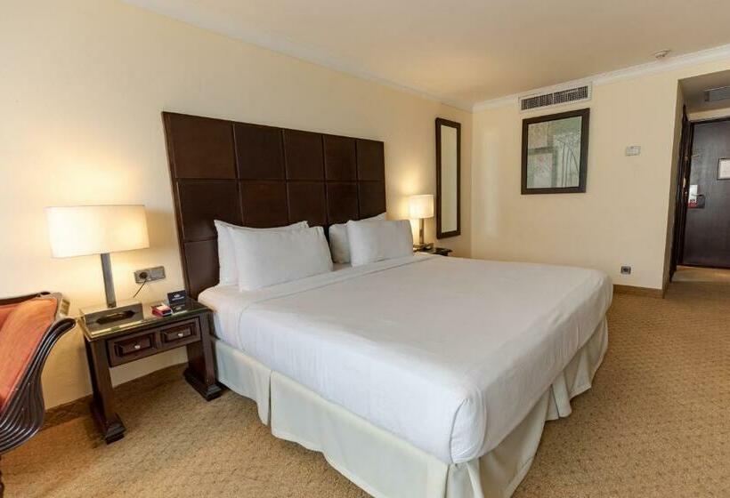 اتاق لوکس با چشمانداز استخر, Dominican Fiesta