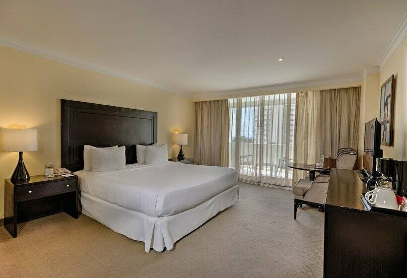 اتاق لوکس با چشمانداز استخر, Dominican Fiesta