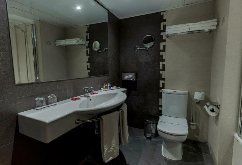 سوییت جونیور لوکس, Dominican Fiesta