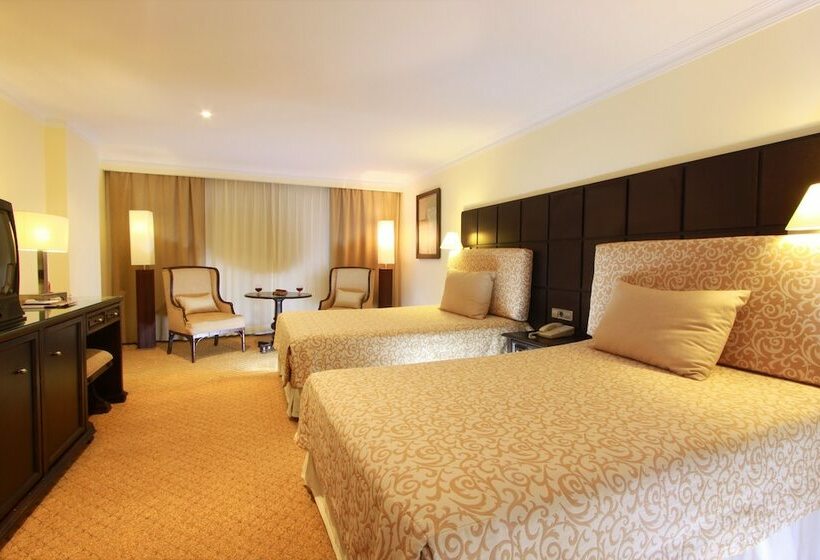 اتاق خانوادگی, Dominican Fiesta