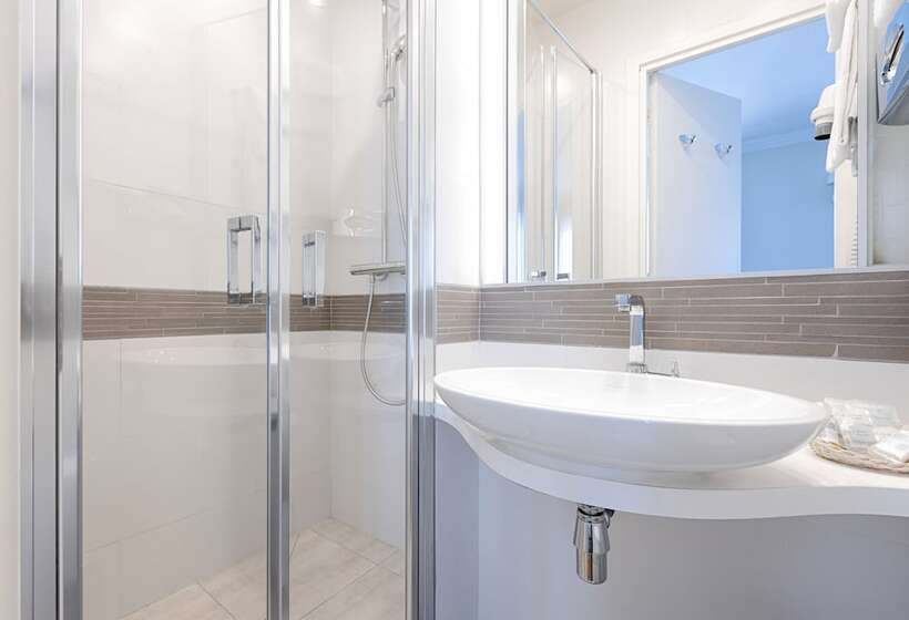 スーペリアールーム, Apollinaire