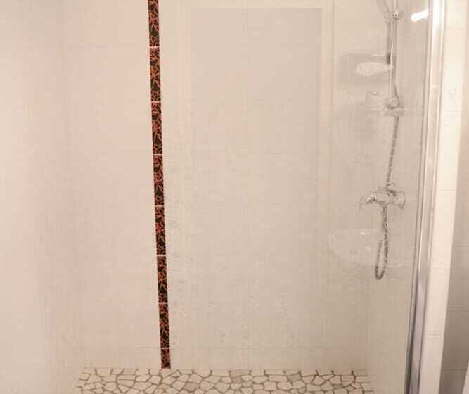 חדר קומפורט, Astoria