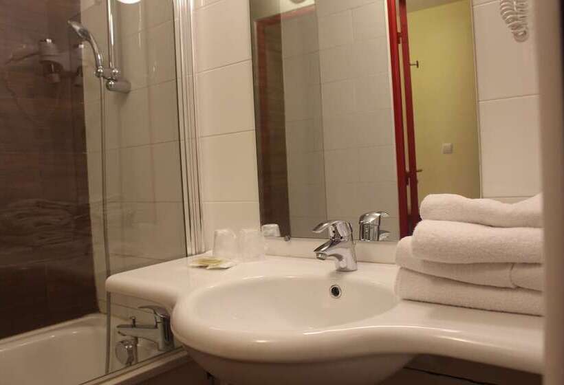 غرفة قياسية رباعية, Euro Hôtel Paris Créteil