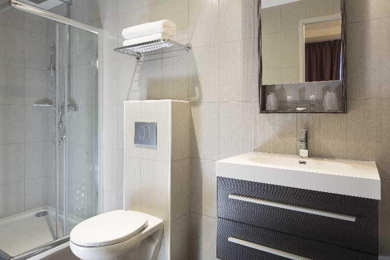 Номер Стандарт Трехместный, Euro Hôtel Paris Créteil
