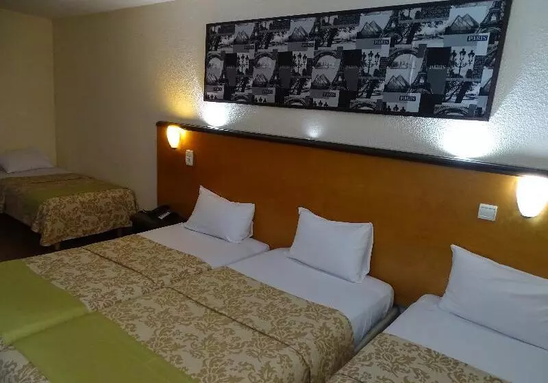 スタンダード４人部屋, Euro Hôtel Paris Créteil