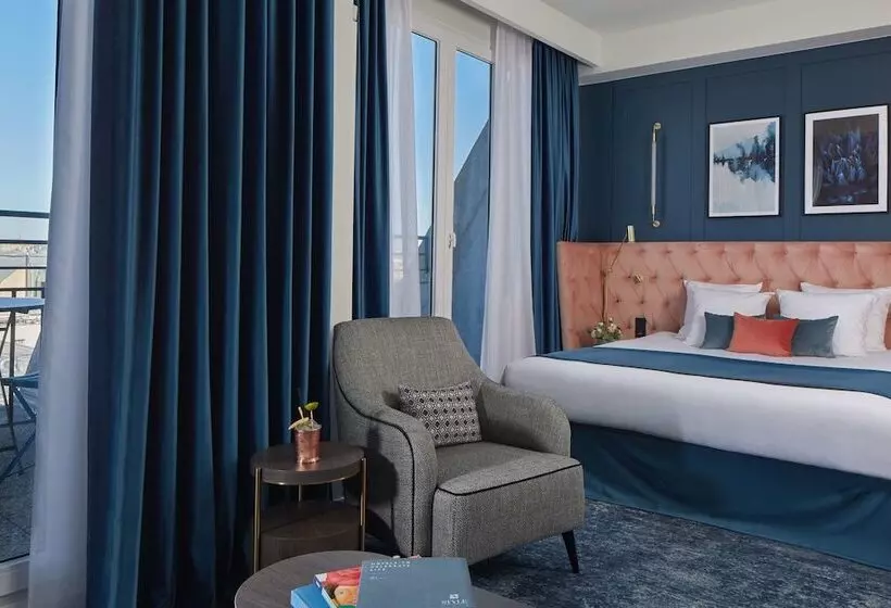 Suite Junior, Pley