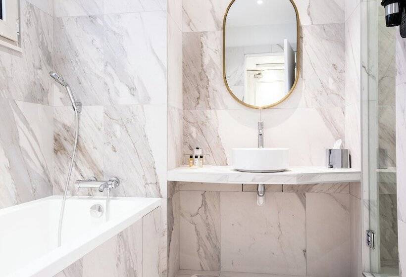 סוויטת ג'וניור, Pley