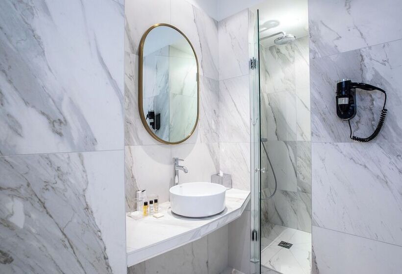 חדר דלוקס, Pley