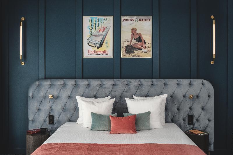 חדר קלאסי, Pley