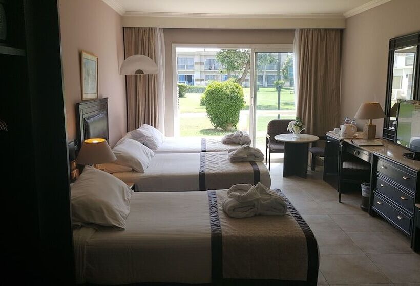 اتاق استاندارد سه نفره, Pyramids Park Resort Cairo